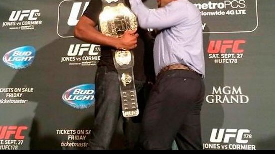 Imagem Jon Jones e Daniel Cormier continuam briga através das redes sociais