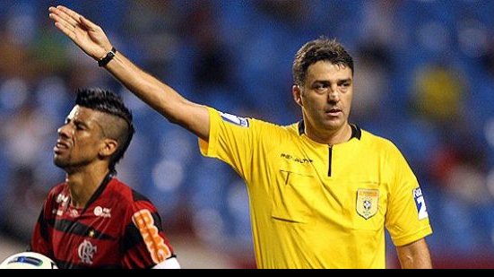 Imagem Trio de árbitros de Santa Catarina comanda Bahia x Goiás
