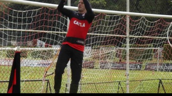 Imagem Jorginho comanda mais um treino tático no Vitória