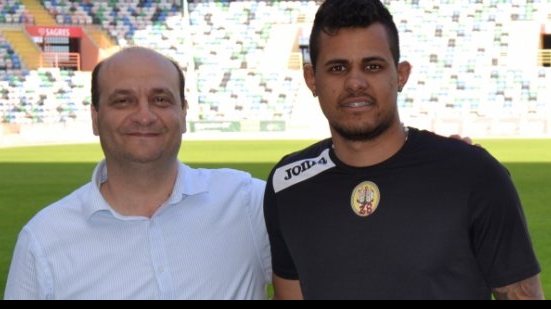 Imagem Goleiro rescinde com o Bahia e segue para o futebol português
