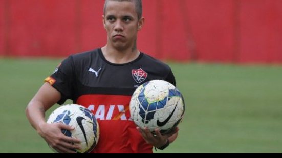 Imagem Com Marcos Júnio e Coruja, Vitória está relacionado para pegar o São Paulo