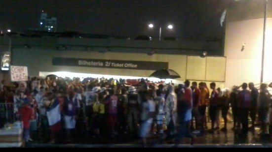 Imagem Confusão na bilheteria 2 impede torcedores de entrar na Arena