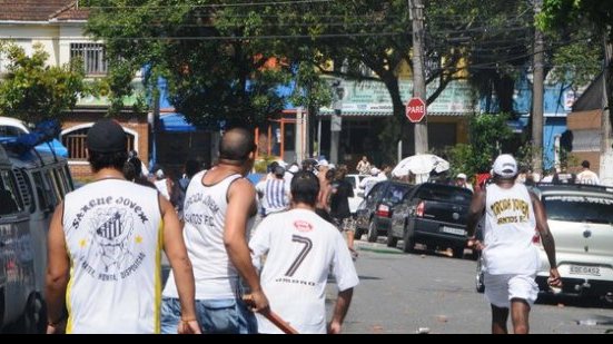 Imagem Santistas fazem emboscada e agridem corintianos antes de clássico