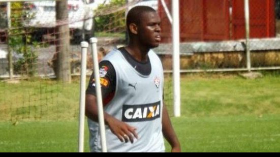 Imagem Lateral que esteve em litígio com o Vitória pode ir para Série B