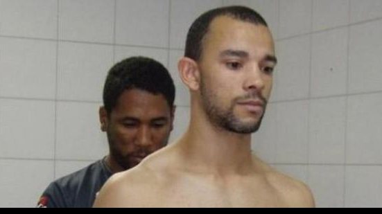 Imagem Roger Carvalho é apresentado e se diz pronto para estrear
