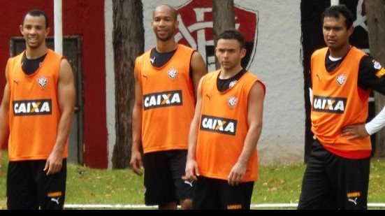 Imagem Vitória trabalha forte e volta a treinar finalizações no Barradão 