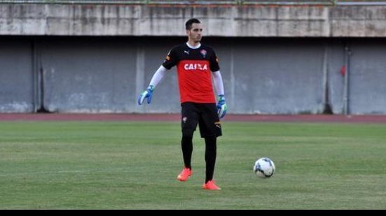 Imagem Goleiro paraguaio é apresentado e diz estar realizando &quot;sonho&quot;