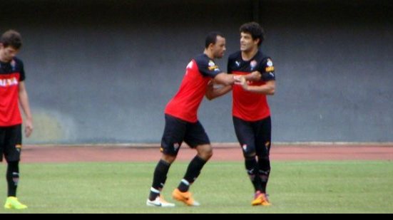 Imagem Confusão: Luis Aguiar e Adriano brigam em treino disputado em Pituaçu