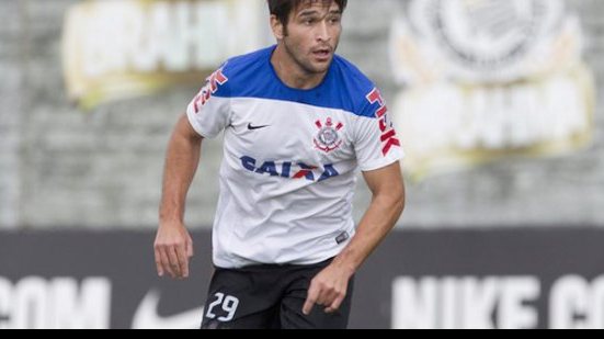 Imagem Médicos vetam estreia de meia uruguaio do Corinthians contra o Bahia