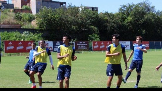 Imagem Marcos Aurélio fica de fora de treino e é dúvida para enfrentar o Corinthians