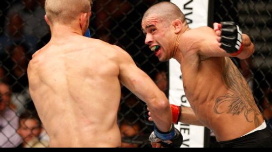 Imagem Renan Barão promete buscar o nocaute para recuperar cinturão no UFC