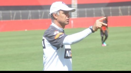 Imagem Jorginho comanda coletivo e faz novas mudanças no Vitória