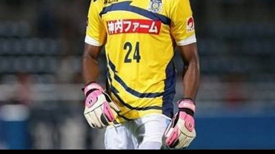 Imagem Zagueiro revelado no Vitória marca e atua como goleiro na mesma partida