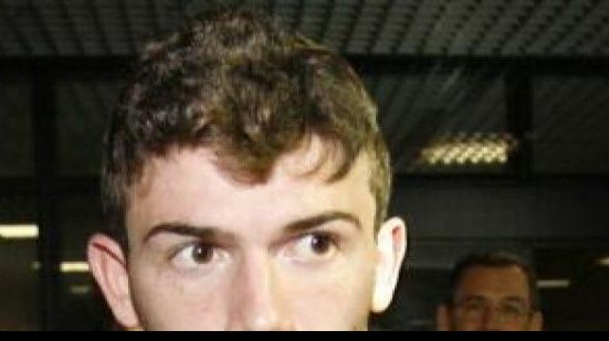 Imagem Em treino em Pituaçu, Luiz Gustavo dá tapa no rosto de jogador da base