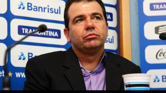 Imagem Vitória acerta com ex-técnico do Grêmio para o lugar de Jorginho