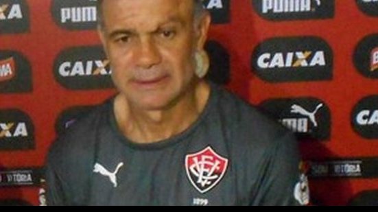 Imagem Jorginho é demitido pelo Vitória; Enderson Moreira pode assumir