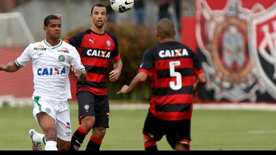 Imagem Na lanterna do Brasileirão, Vitória enfrenta Figueirense no Barradão