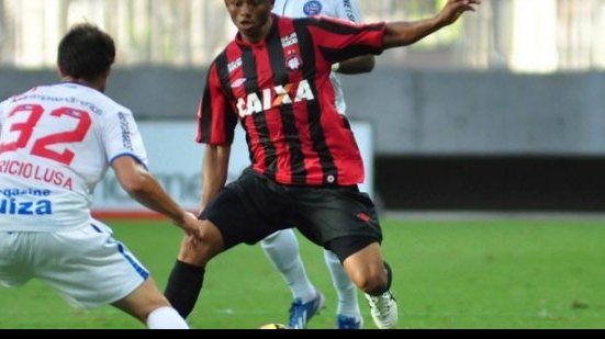 Imagem Com portões fechados, Bahia busca sair do Z-4 contra o Atlético-PR em Curitiba