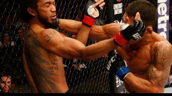 Imagem Rafael dos Anjos surpreende e nocauteia Ben Henderson no UFC