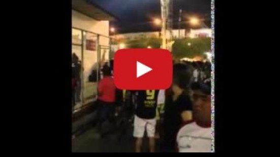 Imagem Vídeo: Amargando a lanterna, torcedores protestam e pedem a saída de Falcão