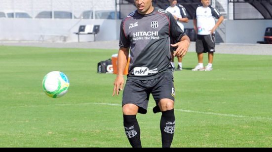 Imagem Edno pode rescindir com a Ponte Preta e fechar com o Vitória