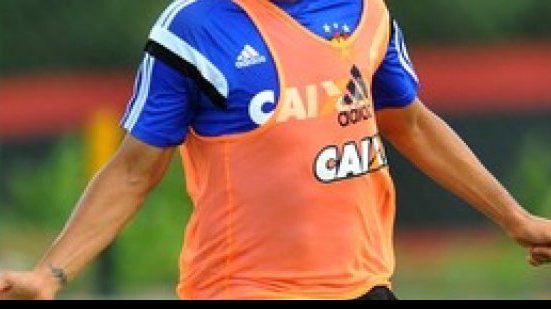 Imagem Ídolo no Vitória, atacante vive jejum de gols no Sport