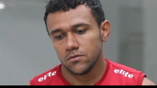 Imagem Após afastar Alemão, Vitória confirma contratação de Ednei