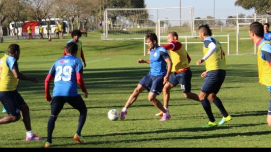 Imagem Longe de Salvador, Bahia conclui preparação para duelo com o Inter