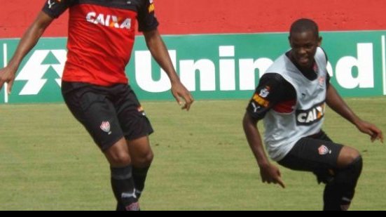Imagem Ney Franco surpreende e escala novo zagueiro como titular em treino