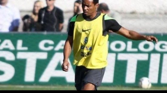 Imagem Volante que esteve na mira do Bahia acerta com o Coritiba