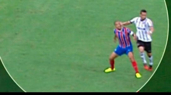 Imagem STJD denuncia meia do Corinthians por agressão a volante do Bahia