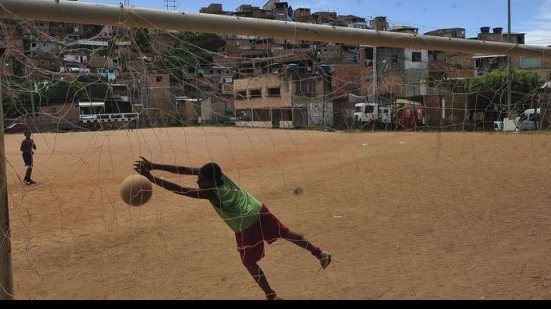 Imagem Schin vai reformar campos de futebol em Salvador