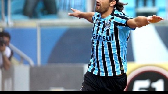 Imagem Com gol de Barcos, Bahia perde para o Grêmio e fica na vice-lanterna