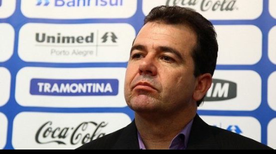Imagem Enderson Moreira é o novo técnico do Santos
