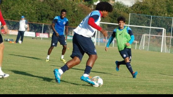 Imagem Com novo contratado, Bahia treina de olho no Inter