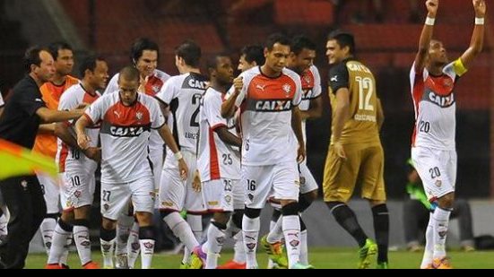 Imagem Tentando esquecer lanterna, Vitória joga para decidir vaga na Sulamericana