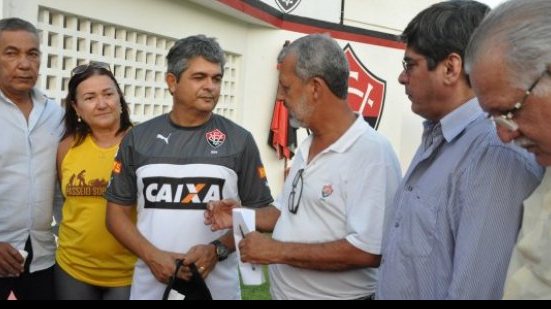 Imagem No Barradão, comissão de conselheiros ratifica apoio à diretoria