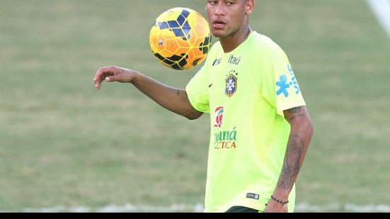 Imagem Em primeiro treino, Dunga esboça time com oito atletas que jogaram a Copa