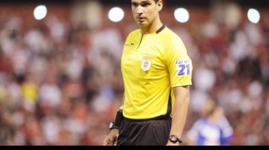 Imagem Arbitragem definida para Santos e Vitória no Brasileirão