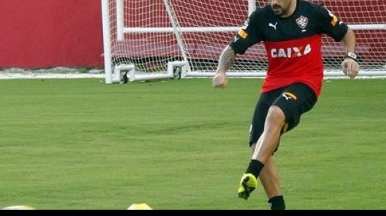 Imagem  Escudero é vetado e desfalca o Vitória contra o Santos