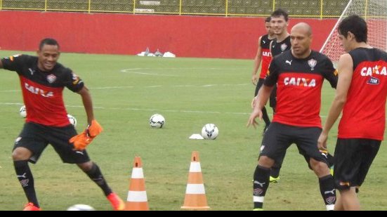 Imagem Com confirmação de Ayrton, Juan e Willie, Vitória divulga relacionados
