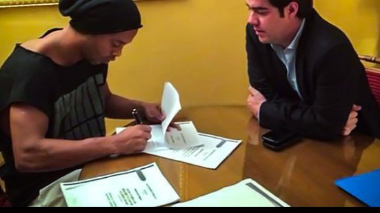 Imagem  Ronaldinho Gaúcho vai atuar no futebol do México