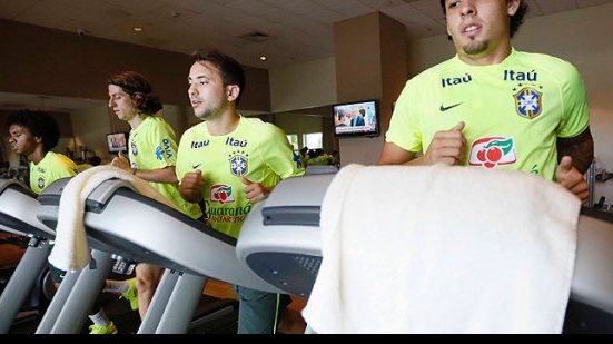 Imagem Cruzeiro antecipa retorno de meias da Seleção para partida contra o Bahia
