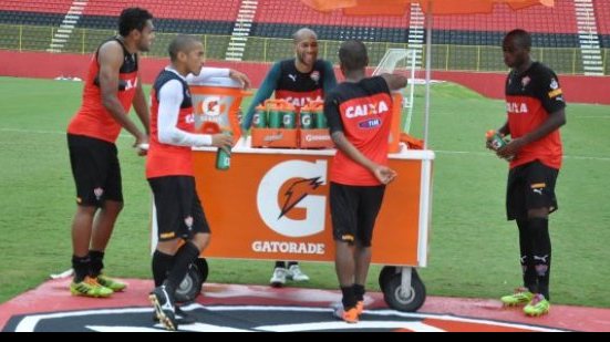 Imagem Com treino tático, Vitória encerra preparação para pegar o Inter