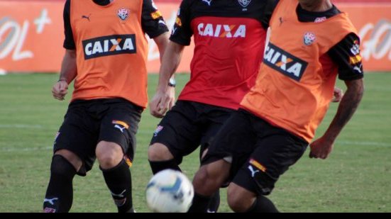 Imagem Vitória faz último treino em Salvador e viaja para Curitiba com uma dúvida