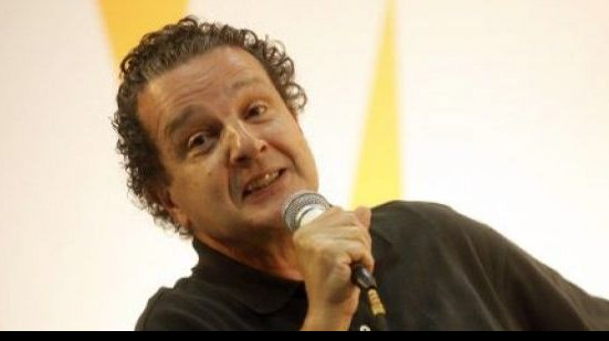 Imagem &quot;Pênalti inexistente abre virada do líder&quot;, destaca Juca Kfouri