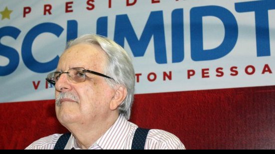 Imagem Em reunião cercada de polêmicas, Conselho aprova contas de Schmidt com ressalvas