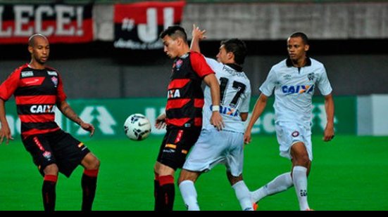 Imagem Duelo de rubro negros: Vitória encara Atlético-PR em Curitiba