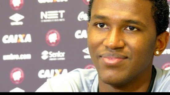 Imagem "Estou muito ansioso", diz atacante do Atlético-PR sobre jogo com o Vitória