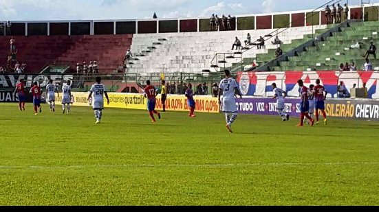 Imagem Bahia goleia o Figueirense em Feira de Santana e sai da lanterna do Brasileirão